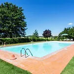 Tuscan Escape For Families 아파트 *